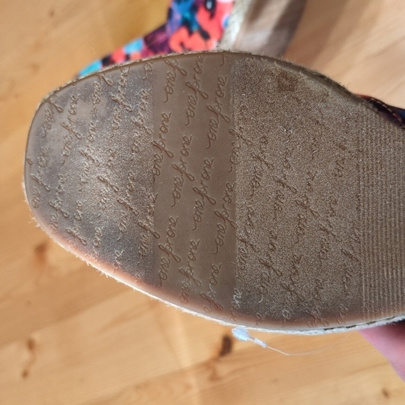 Step into Summer with Toms Oahu Espadrille: Perfect Blend of Style and Comfort - Picture 13 of 15